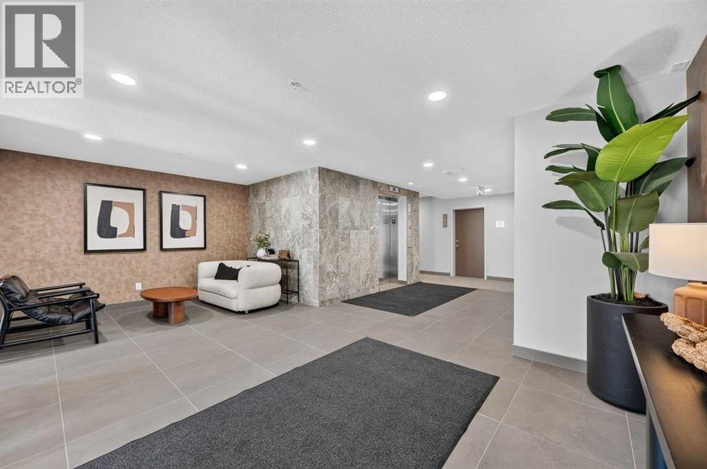206, 700 Shawnee Square SW