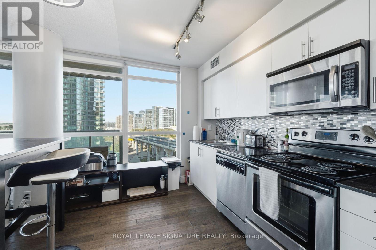 1359 - 209 Fort York Boulevard, Toronto, Ontario  M5V 4A1 - Photo 10 - C14118566