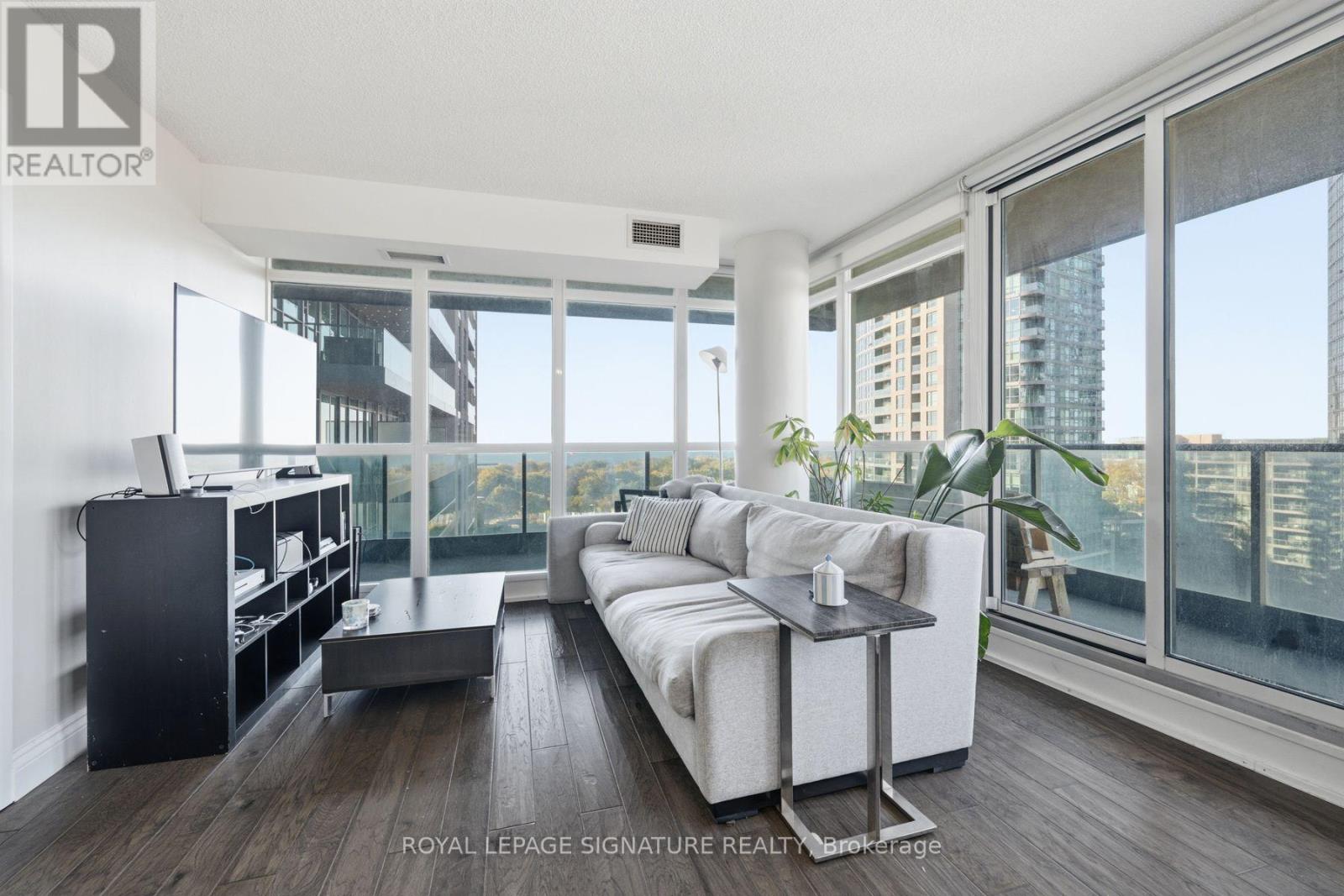 1359 - 209 Fort York Boulevard, Toronto, Ontario  M5V 4A1 - Photo 2 - C14118566