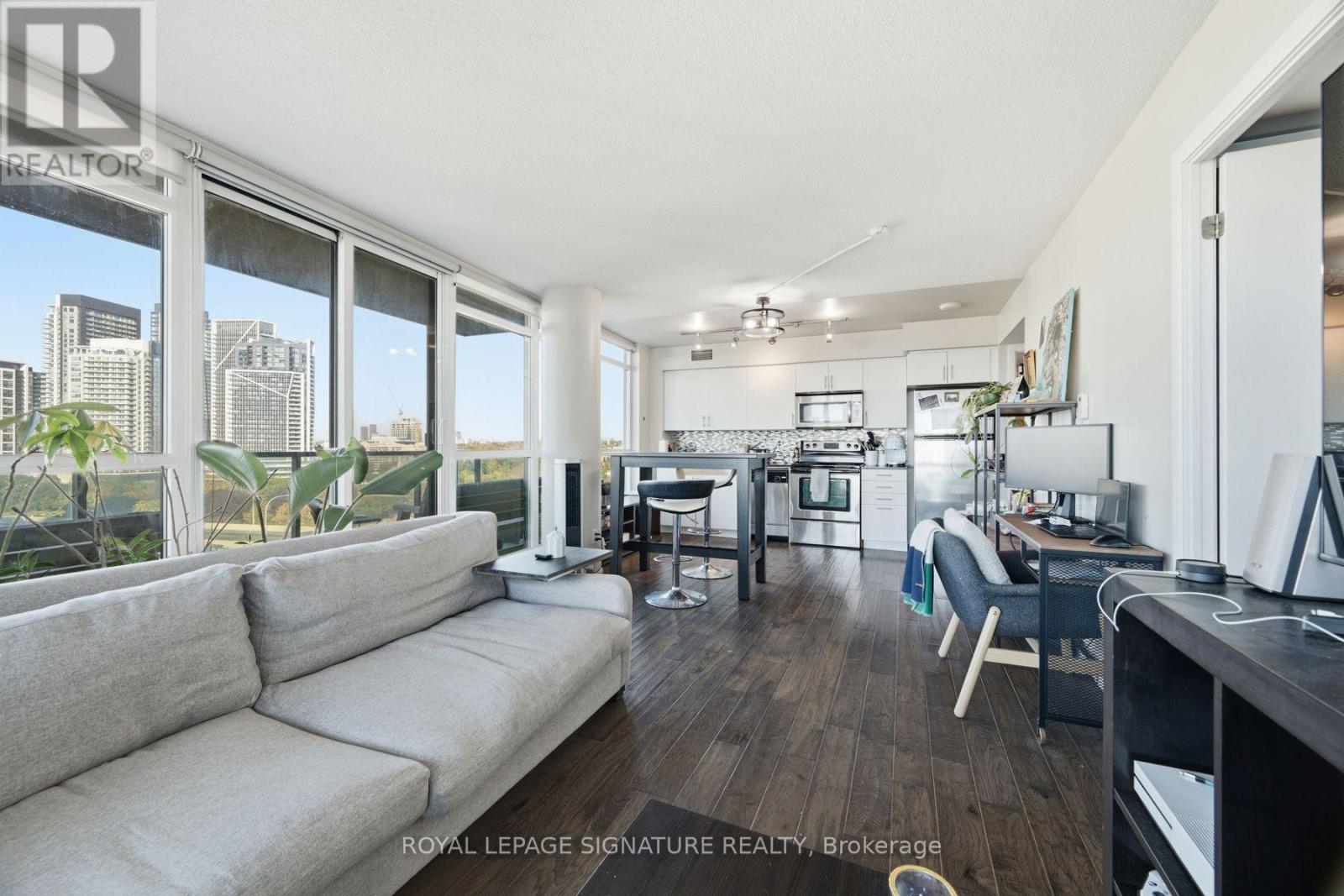 1359 - 209 Fort York Boulevard, Toronto, Ontario  M5V 4A1 - Photo 7 - C14118566