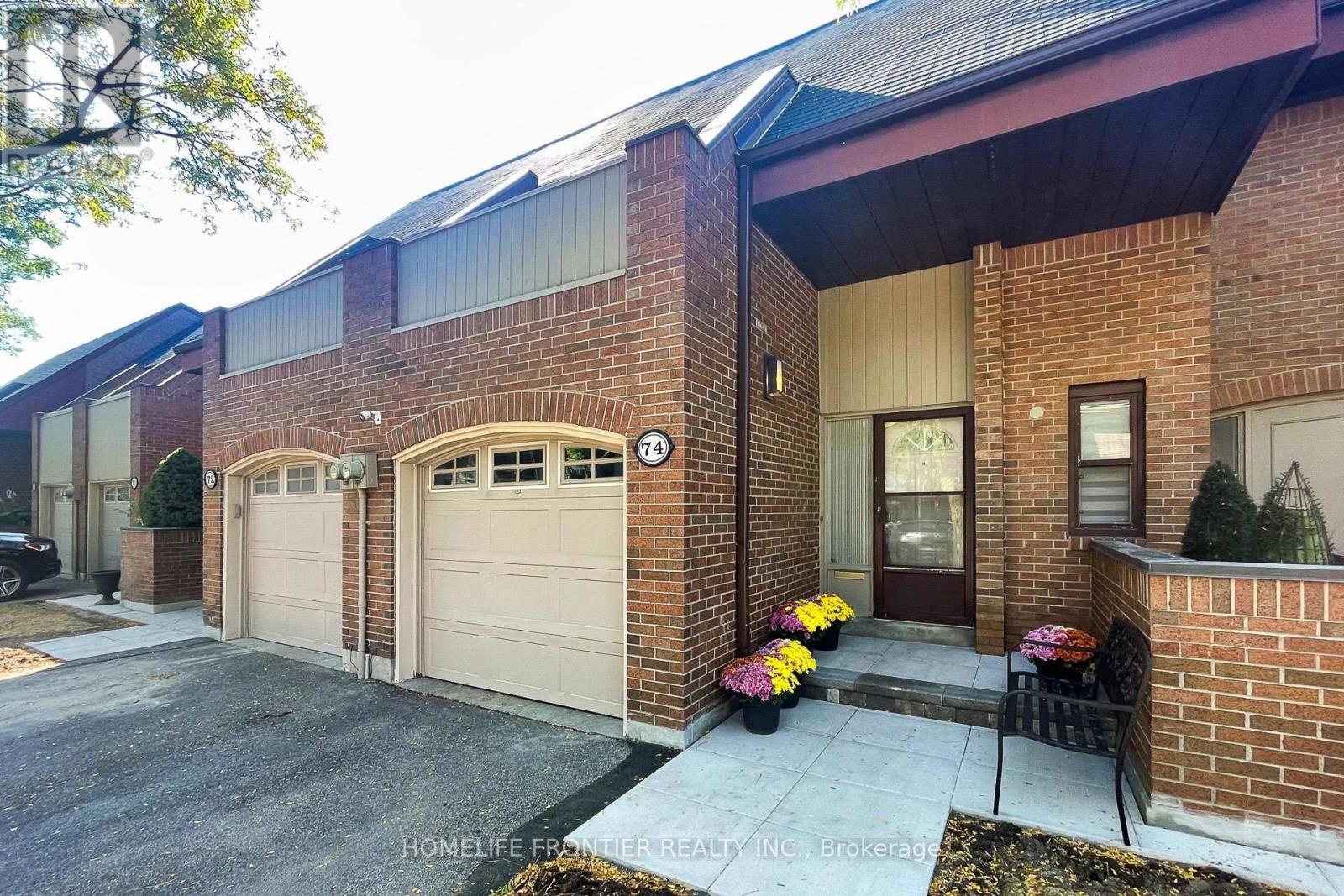 74 Flaming Roseway, Toronto, Ontario  M2N 5W8 - Photo 2 - C14118580