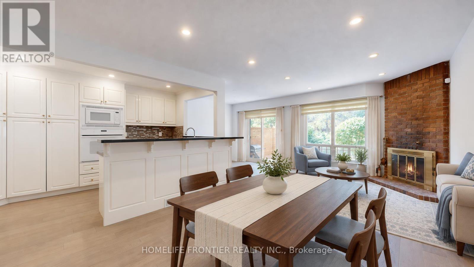 74 Flaming Roseway, Toronto, Ontario  M2N 5W8 - Photo 4 - C14118580