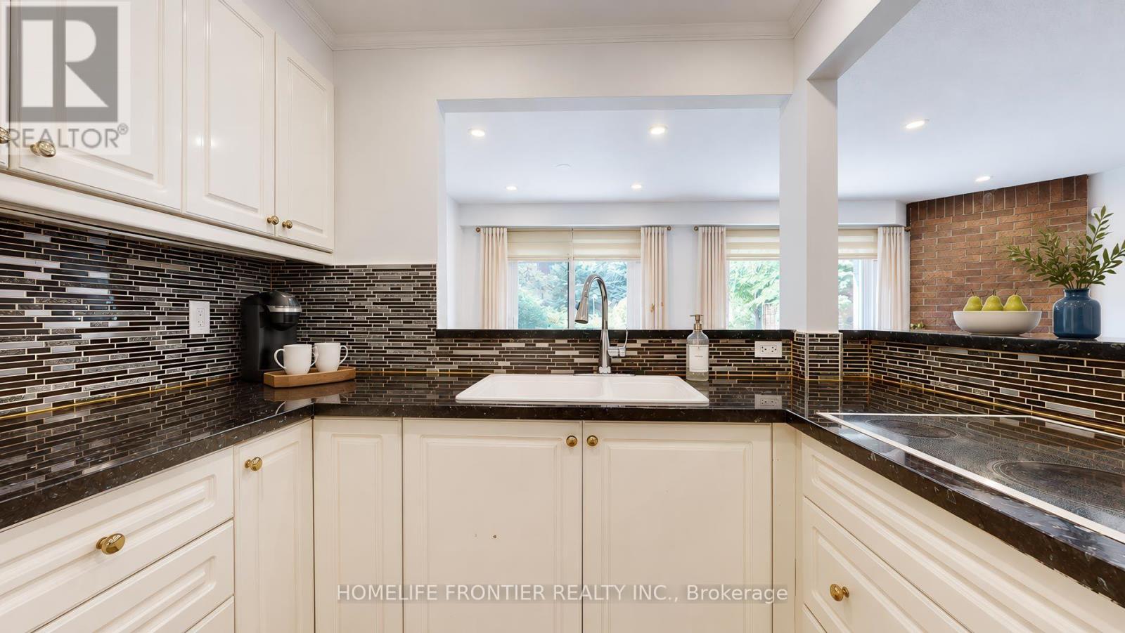 74 Flaming Roseway, Toronto, Ontario  M2N 5W8 - Photo 9 - C14118580
