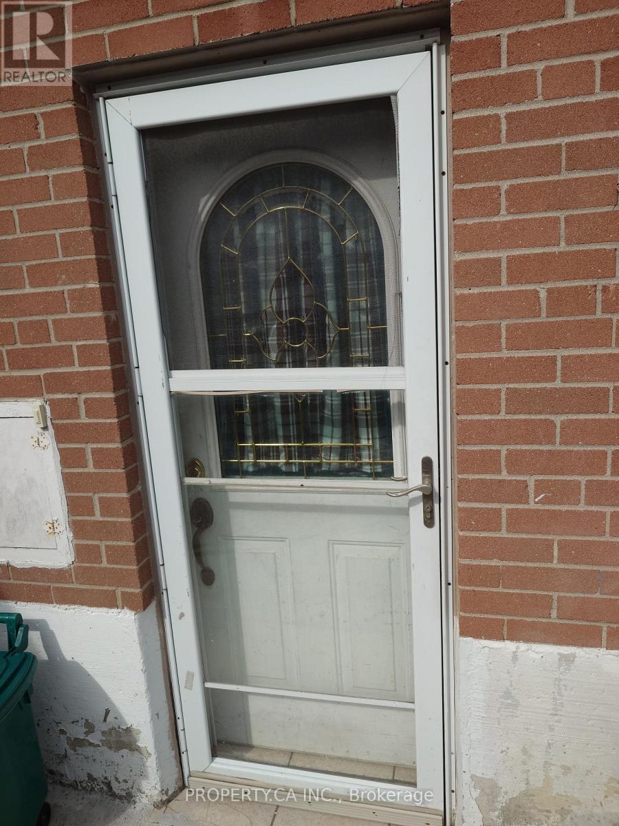 Basement - 883 Grenoble Boulevard, Pickering, Ontario  L1W 1T7 - Photo 2 - E14118414