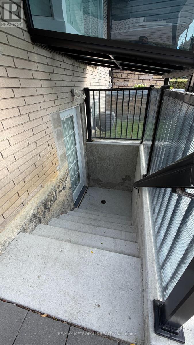 Bsmt - 38 O'dell Court, Ajax, Ontario  L1S 2W7 - Photo 3 - E14118550