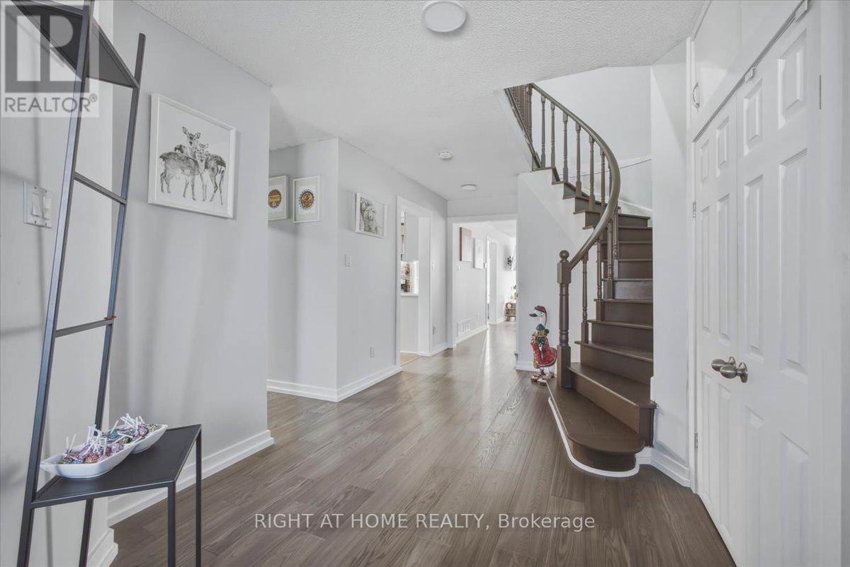 31 Sunbird Boulevard, Georgina, Ontario  L4P 3R9 - Photo 3 - N14118462