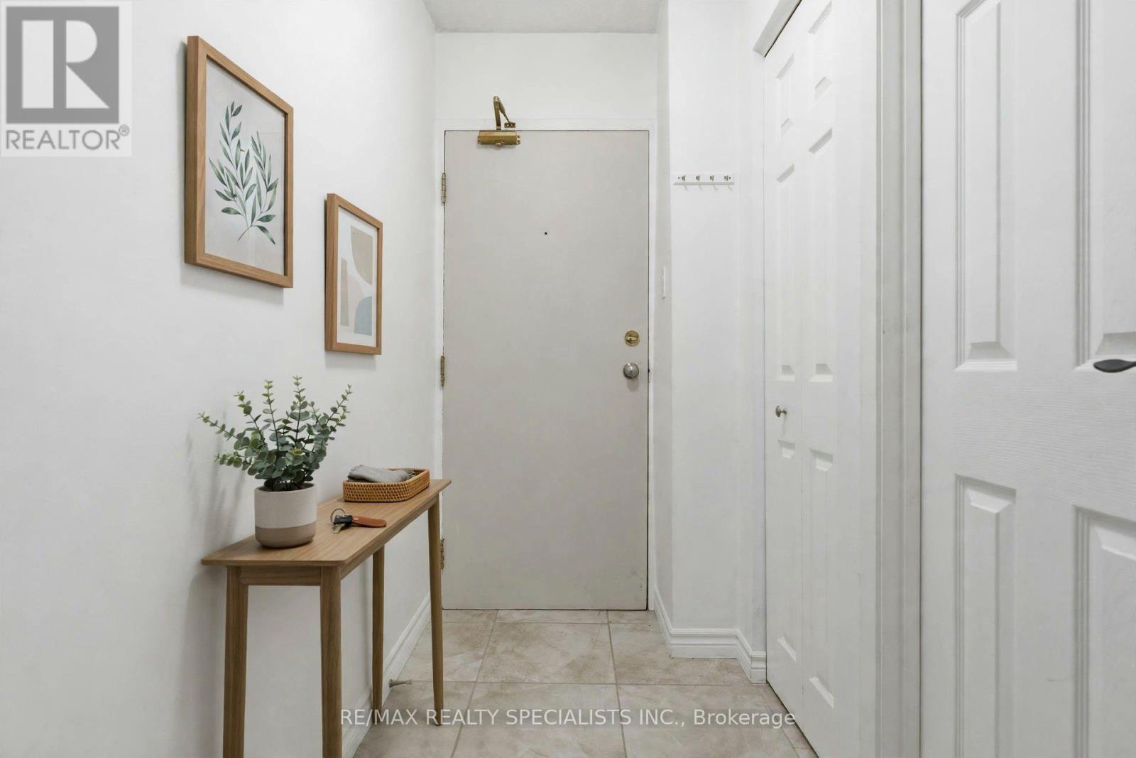 408 - 500 Westmount Road W, Waterloo, Ontario  N2M 5M9 - Photo 2 - X14118434
