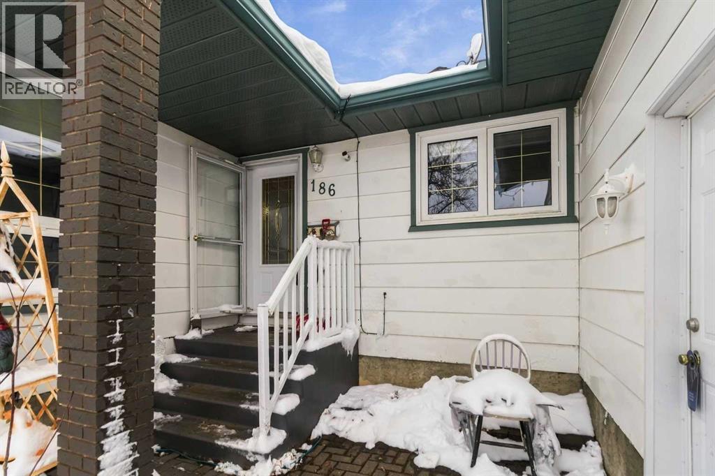 186 Clenell Crescent
