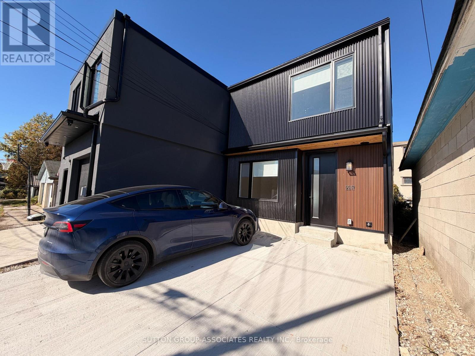 LANEWAY UNIT - 29 EARNSCLIFFE ROAD, Toronto, Ontario