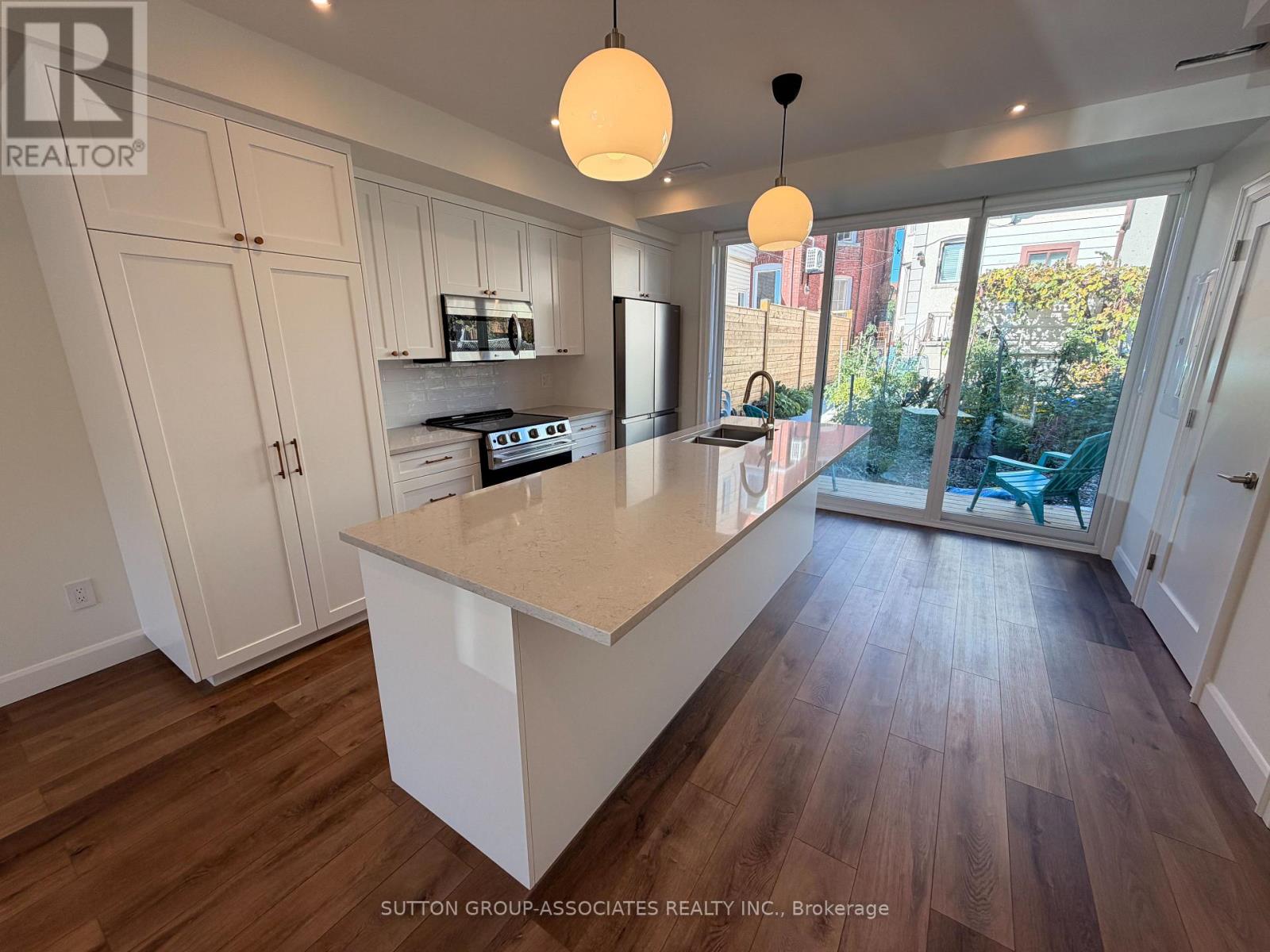 Laneway Unit - 29 Earnscliffe Road, Toronto, Ontario  M6E 1J4 - Photo 8 - C14118616