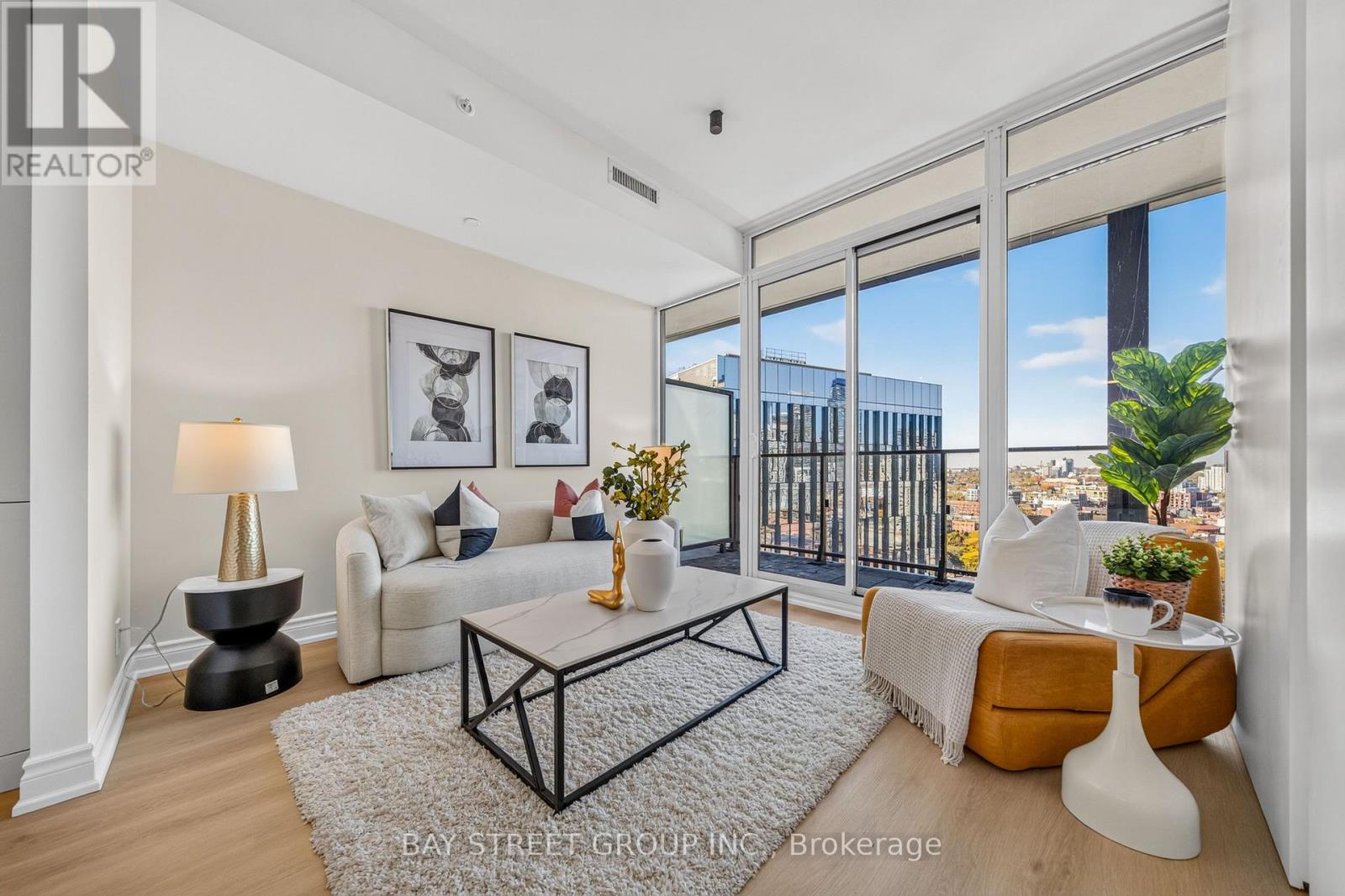 1803 - 125 Peter Street, Toronto, Ontario  M5V 0M2 - Photo 2 - C14118660