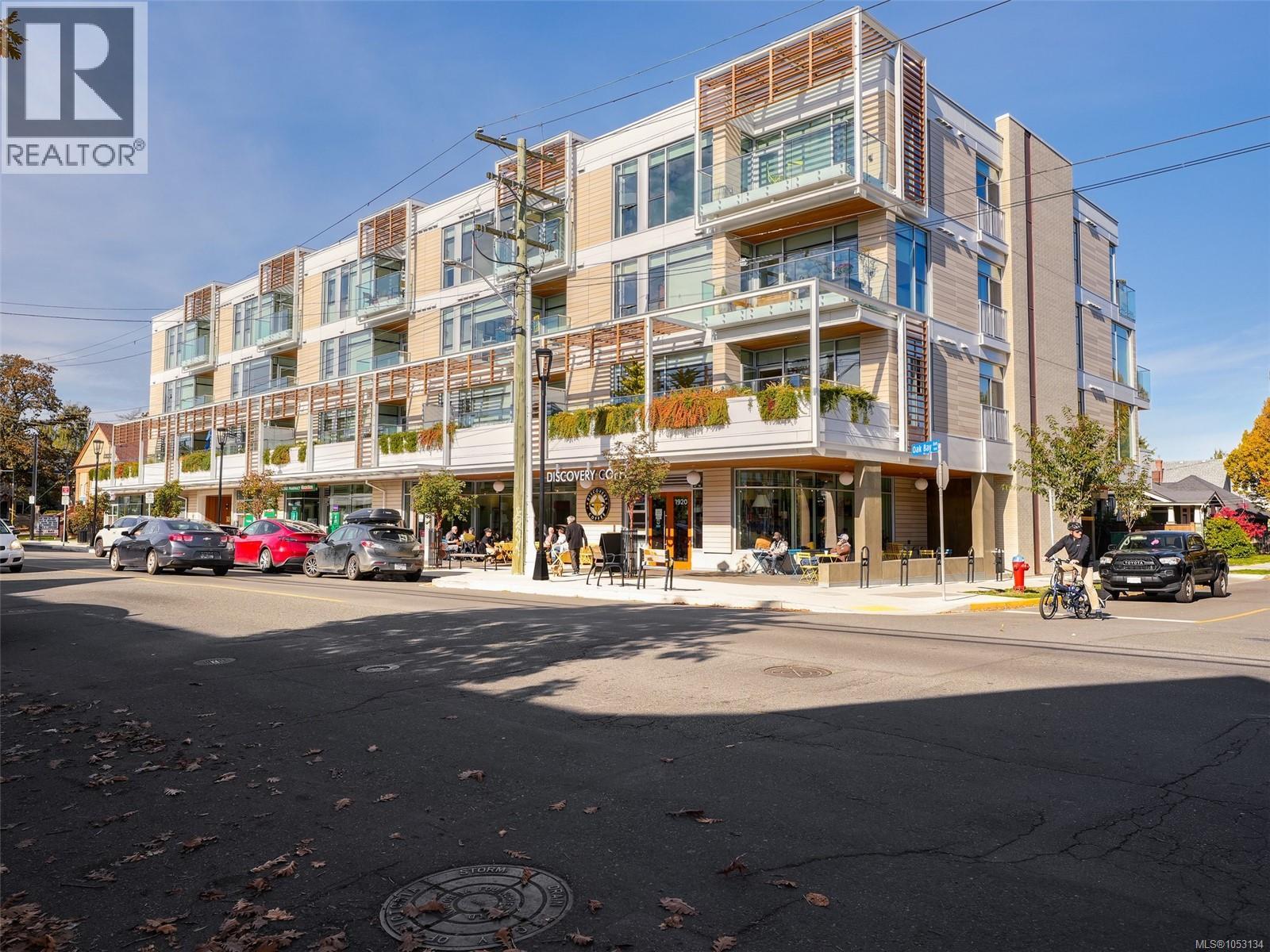 210 1916 Oak Bay Ave, Victoria, British Columbia