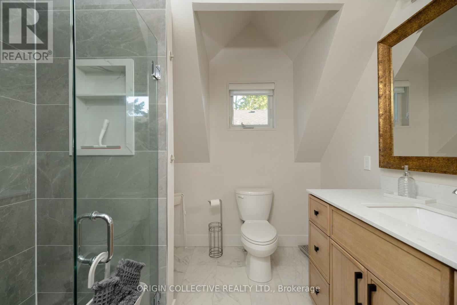 8 Oakdene Crescent, Toronto, Ontario  M4J 4H9 - Photo 13 - E14118612