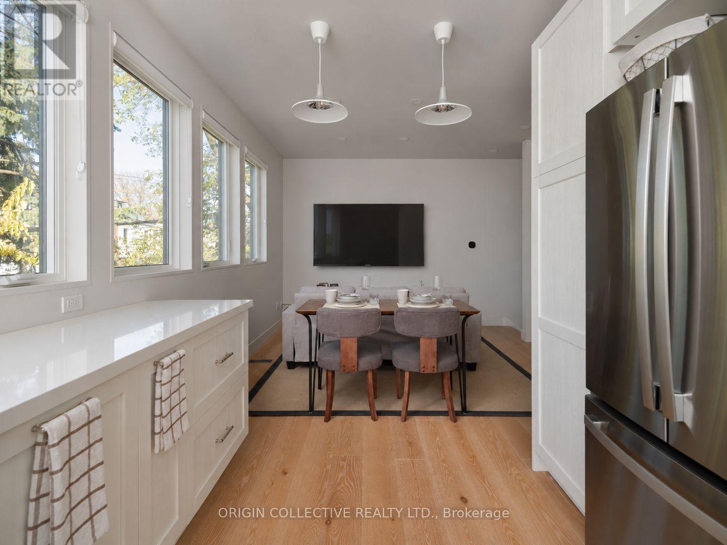 8 Oakdene Crescent, Toronto, Ontario  M4J 4H9 - Photo 4 - E14118612