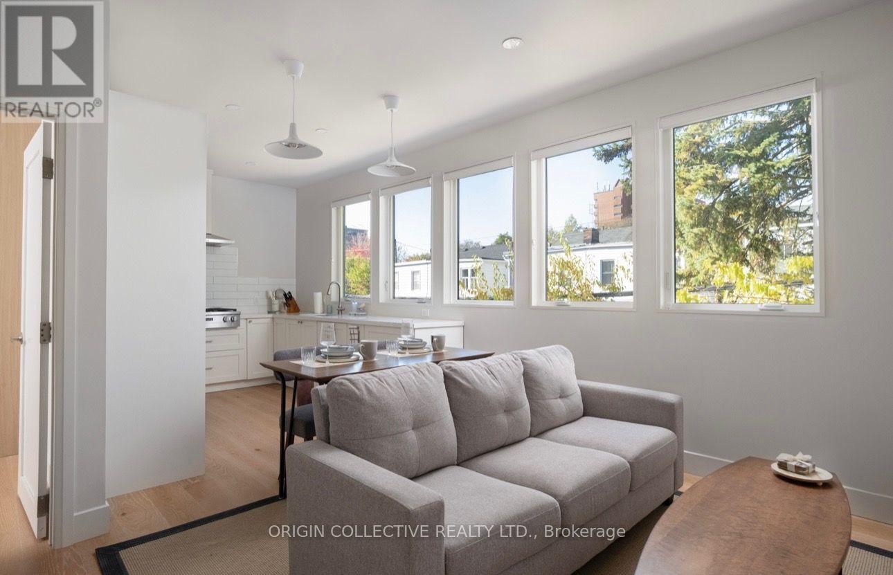 8 Oakdene Crescent, Toronto, Ontario  M4J 4H9 - Photo 6 - E14118612