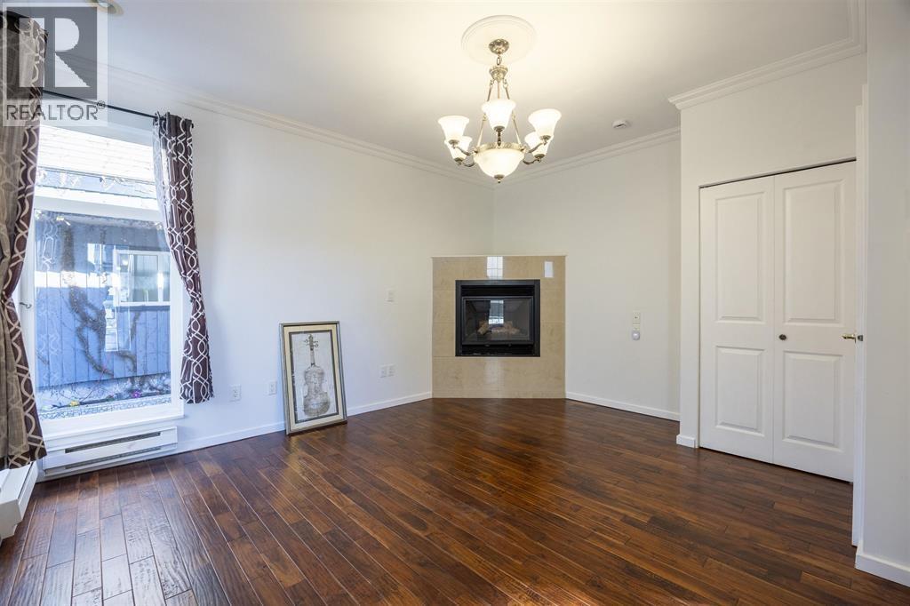 936 ALDERSIDE ROAD