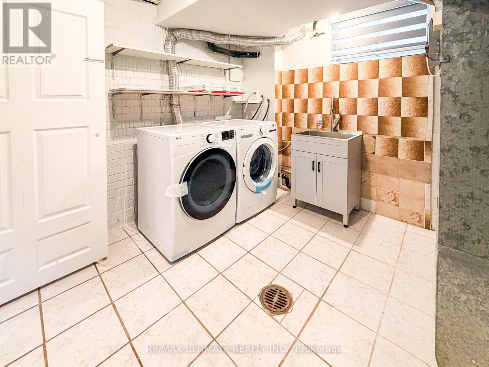 Lower - 1077 Glencairn Avenue, Toronto, Ontario  M6B 2B1 - Photo 9 - W14118624