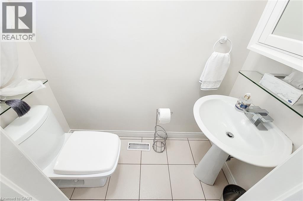34 Dynasty Avenue Unit# 44, Stoney Creek, Ontario L8G 5C8 - Photo 4 - 40870425