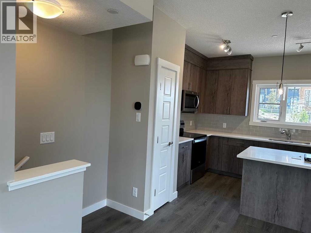 102 livingston Common NE