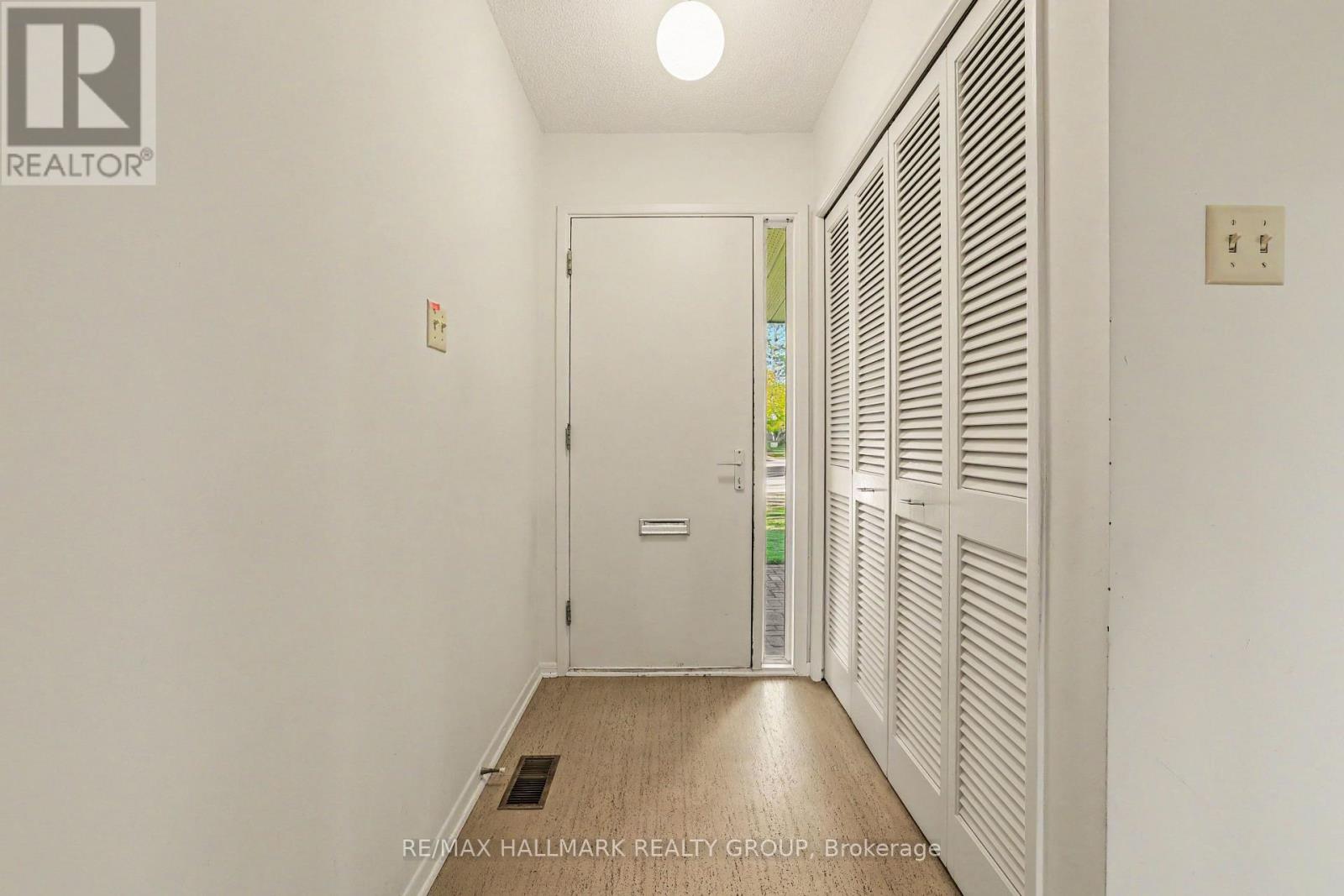74 Varley Drive, Ottawa, Ontario  K2K 1H2 - Photo 4 - X14118670