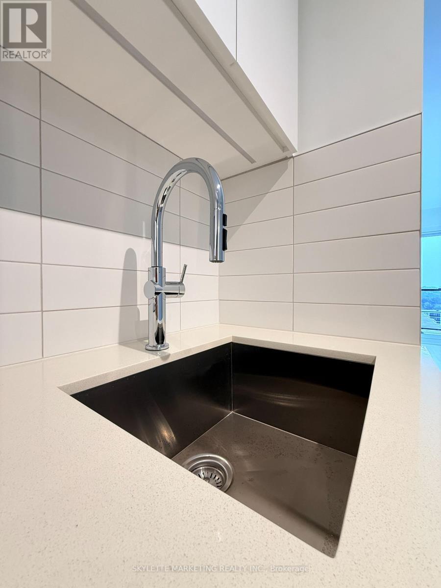 1405 - 15 David Salomon Drive, Toronto, Ontario  M3C 0T2 - Photo 32 - C14118684