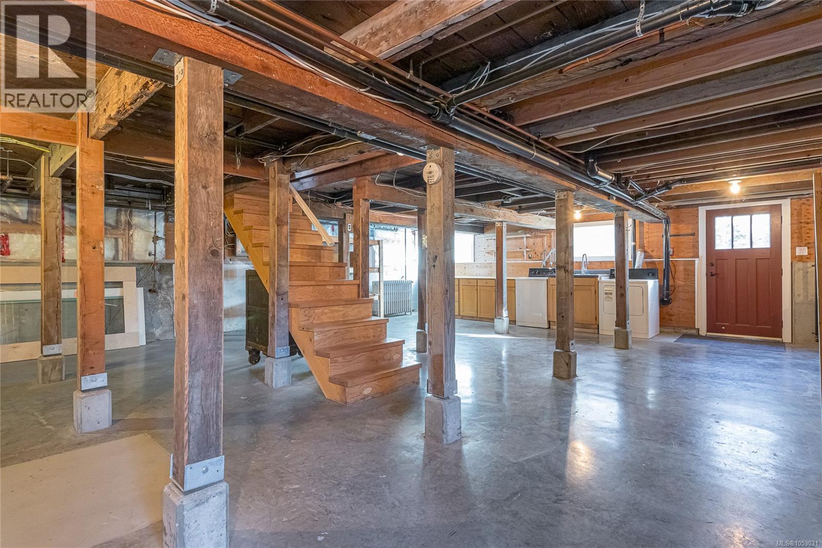 738 Watson St