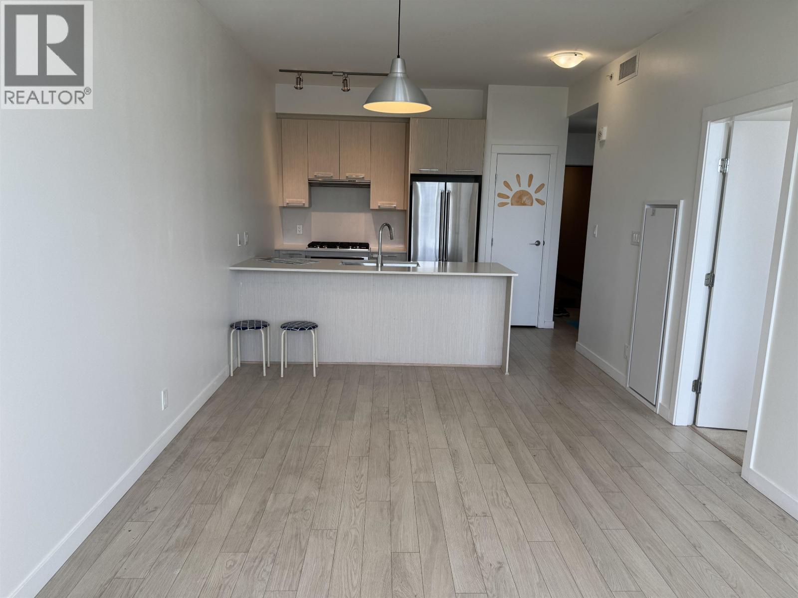904 7688 ALDERBRIDGE WAY, richmond, British Columbia