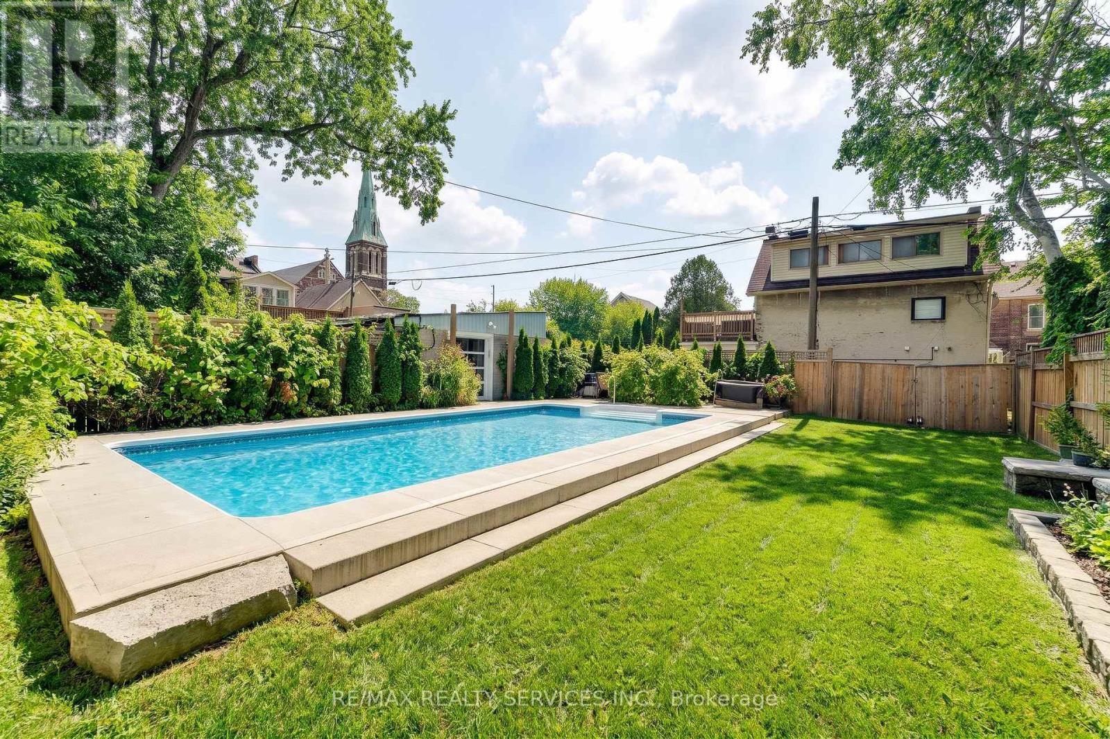 323 CHARLTON AVENUE W, Hamilton, Ontario