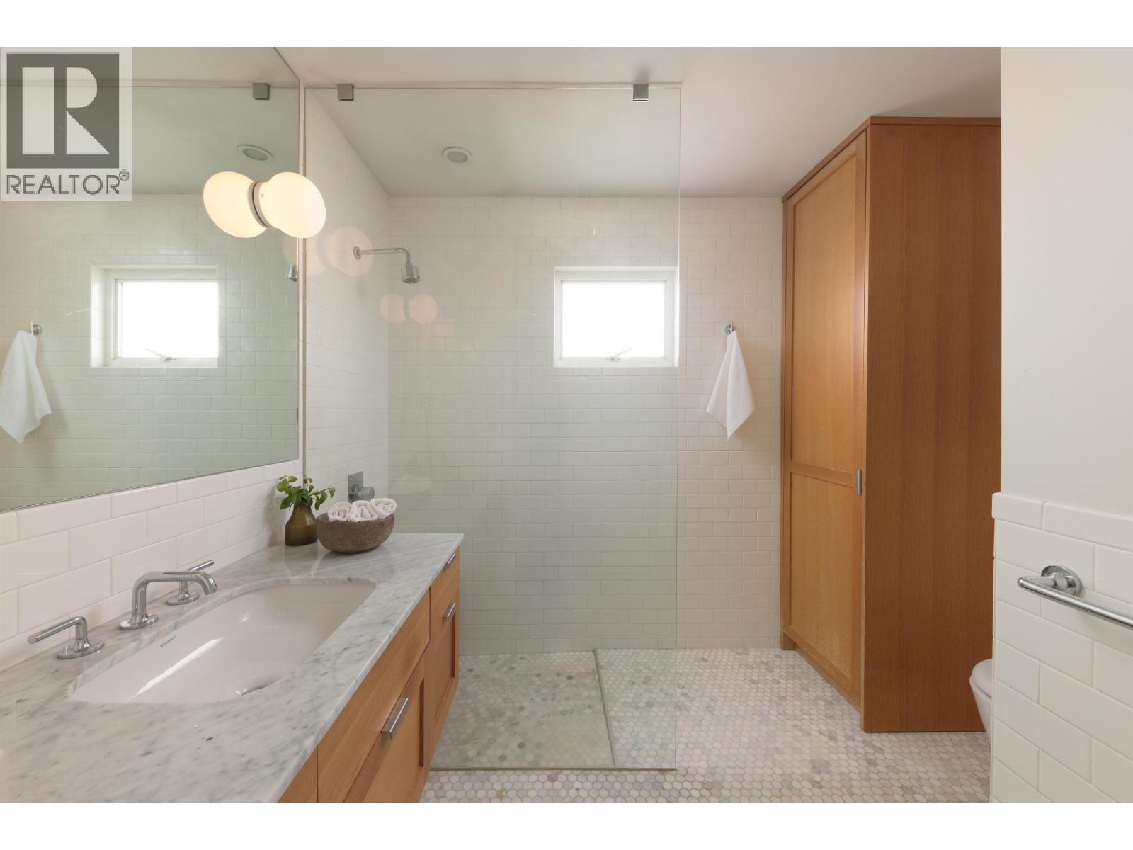 455 W 22ND AVENUE