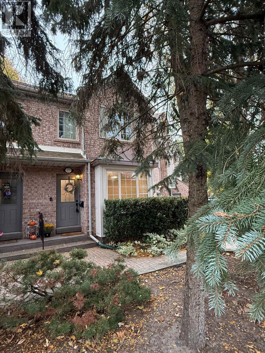 5 - 137 Hall Street, Richmond Hill, Ontario  L4C 4N9 - Photo 4 - N14116086