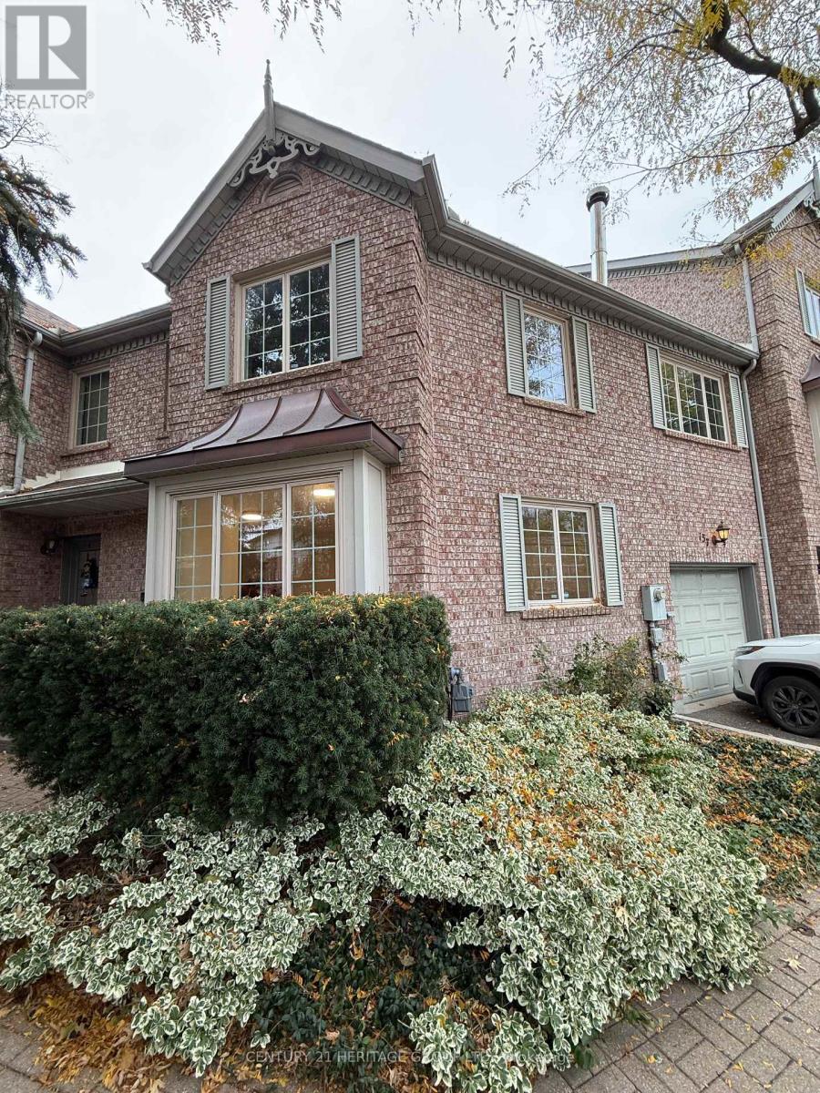 5 - 137 Hall Street, Richmond Hill, Ontario  L4C 4N9 - Photo 2 - N14116086