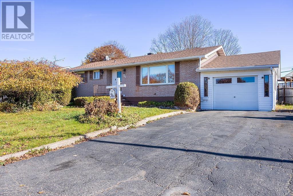 24 Chartwell DR, sault ste. marie, Ontario