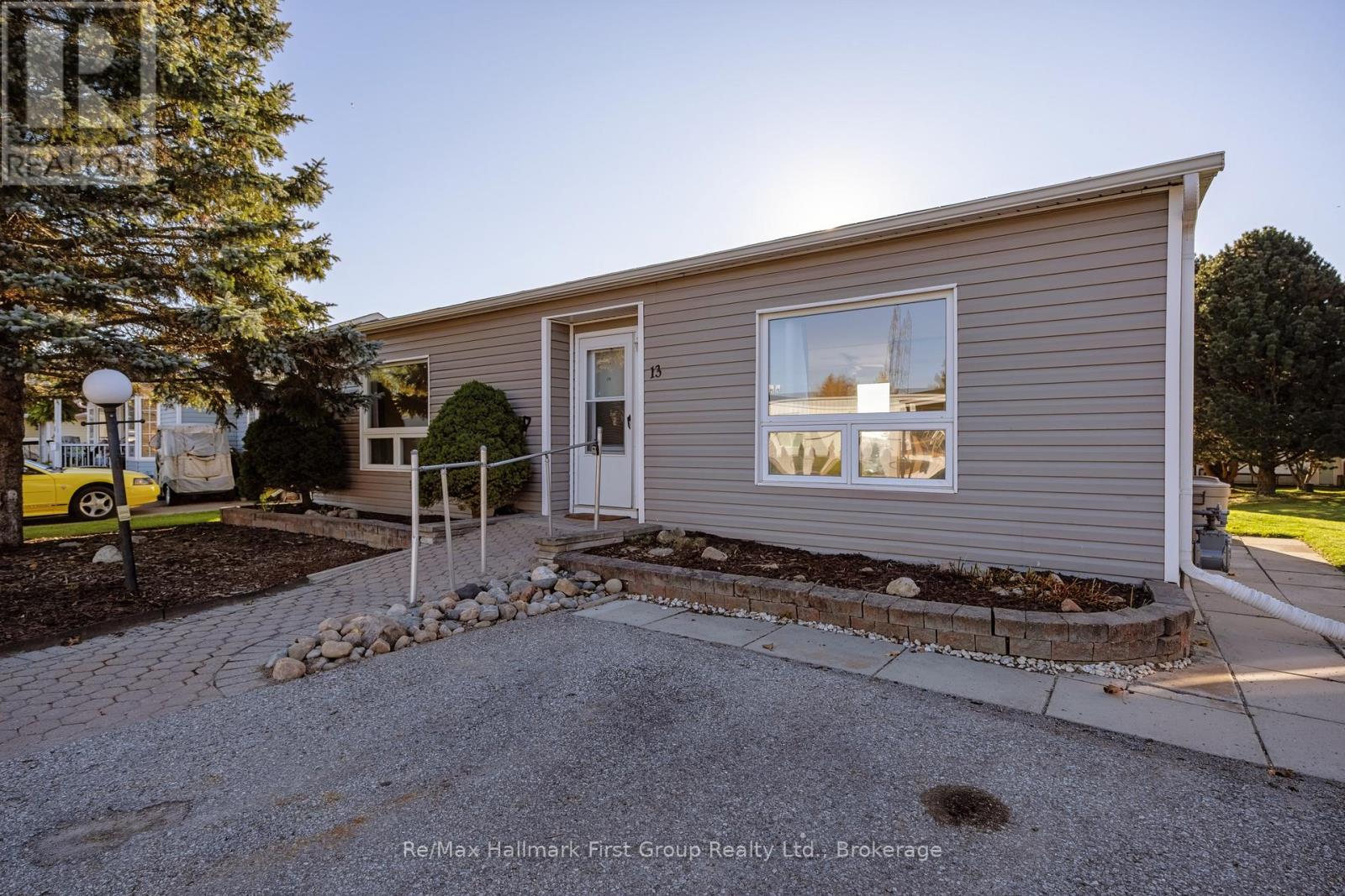 13 Heritage Lane, Clarington (Newcastle), Ontario  L1B 1H5 - Photo 2 - E14118804