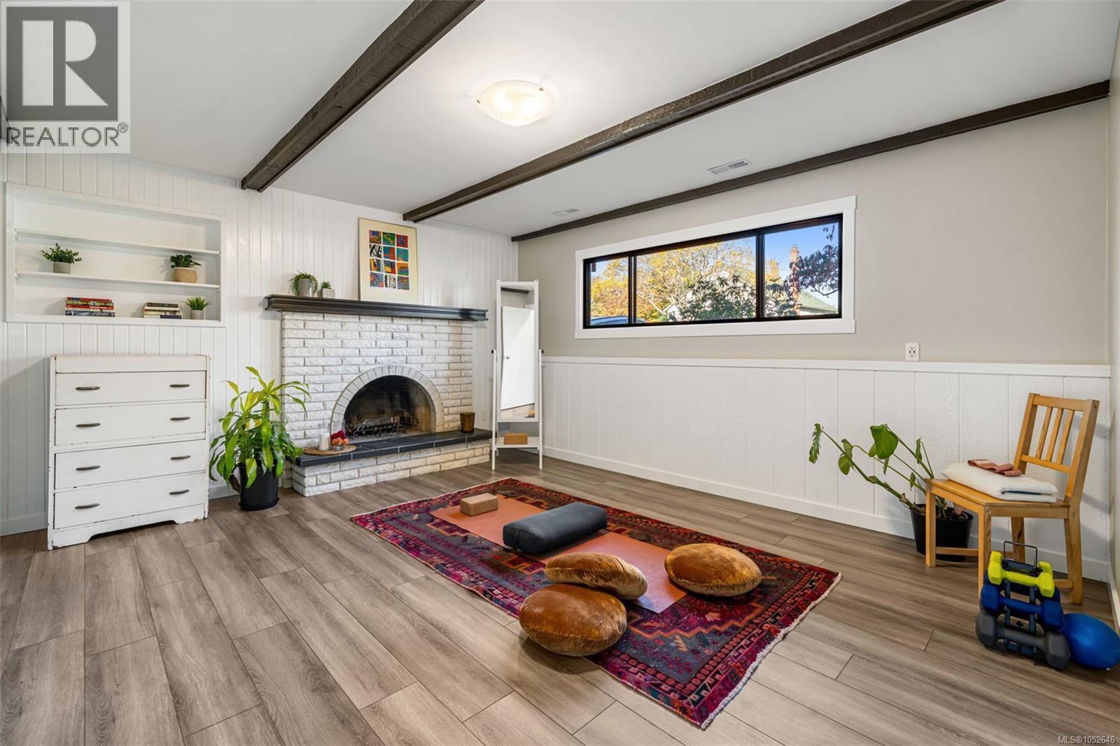988 Monterey Ave