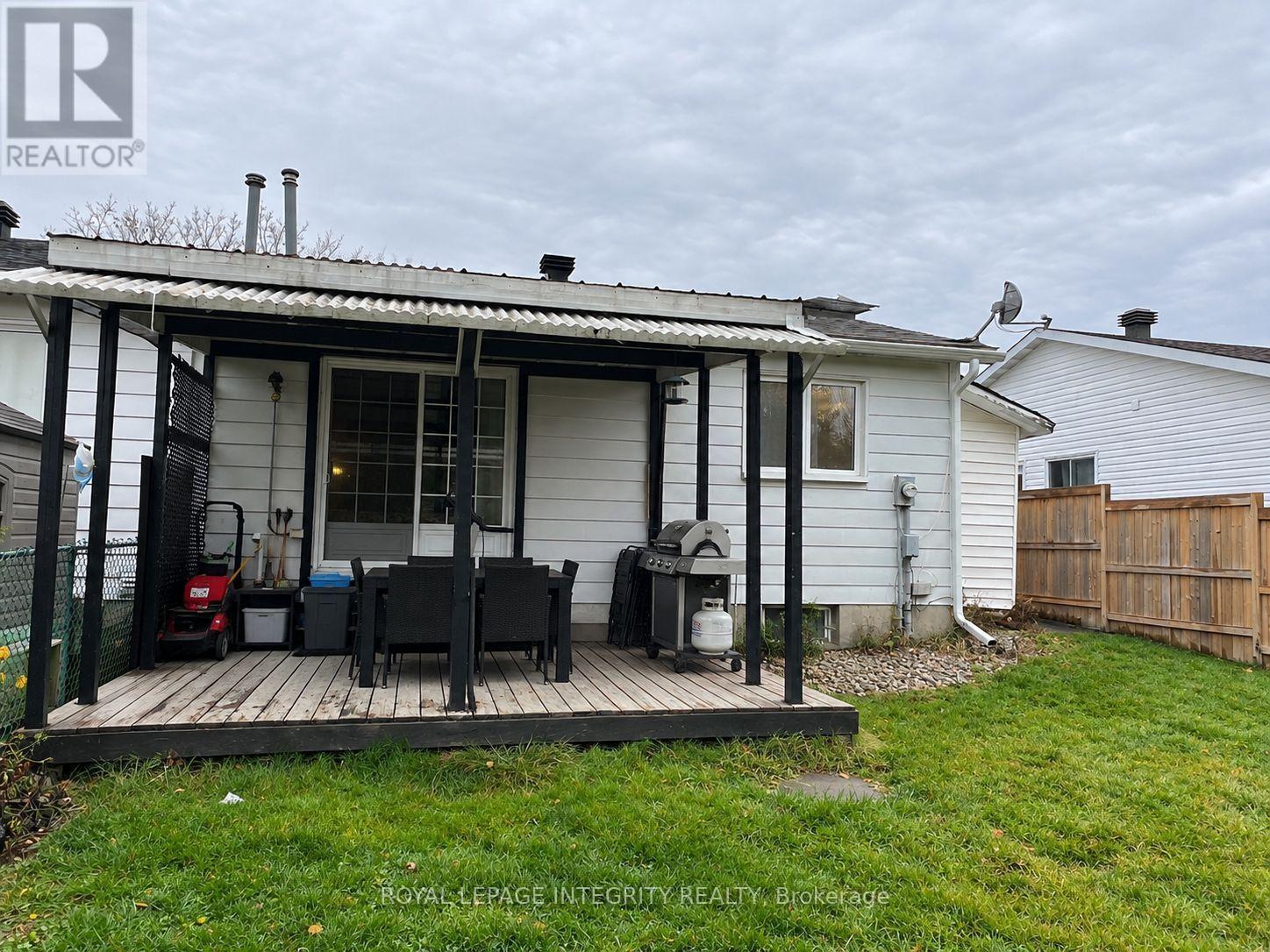Upper Unit - 58 Binscarth Crescent, Ottawa, Ontario  K2L 1S1 - Photo 17 - X14118854