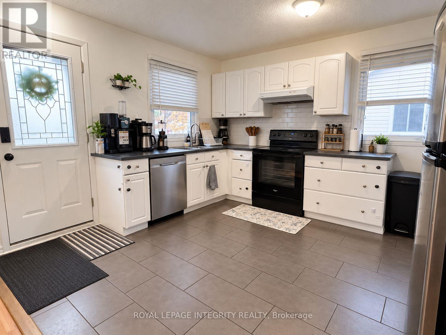 Upper Unit - 58 Binscarth Crescent, Ottawa, Ontario K2L 1S1 - Photo 2 - X14118854