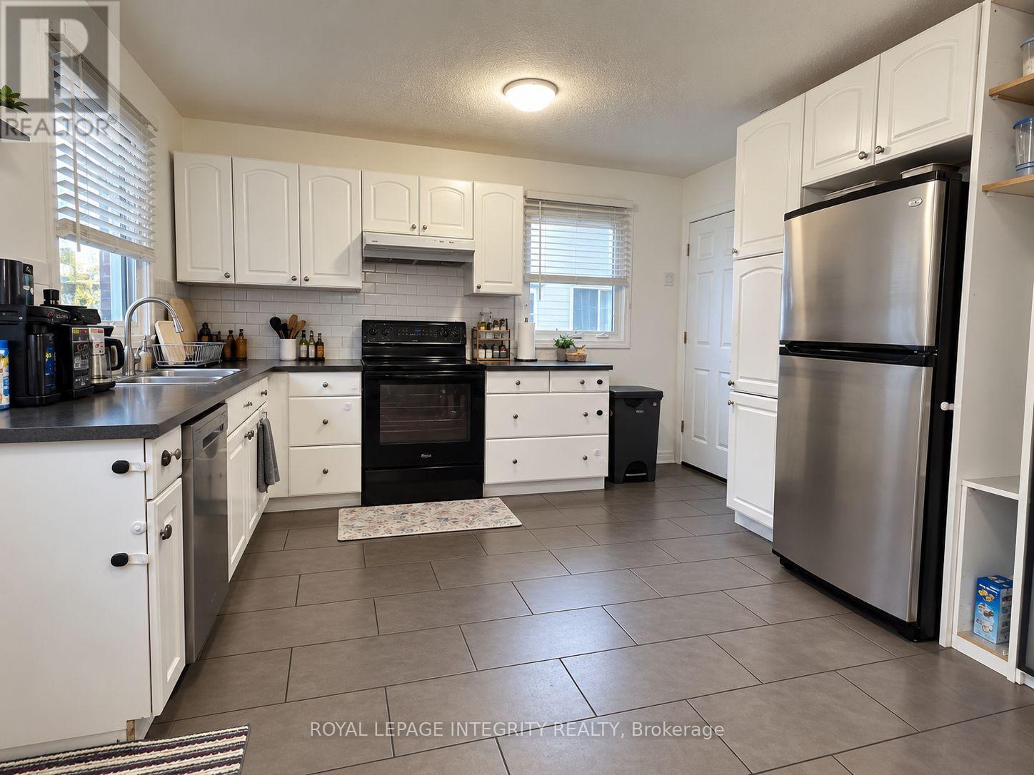 Upper Unit - 58 Binscarth Crescent, Ottawa, Ontario K2L 1S1 - Photo 3 - X14118854