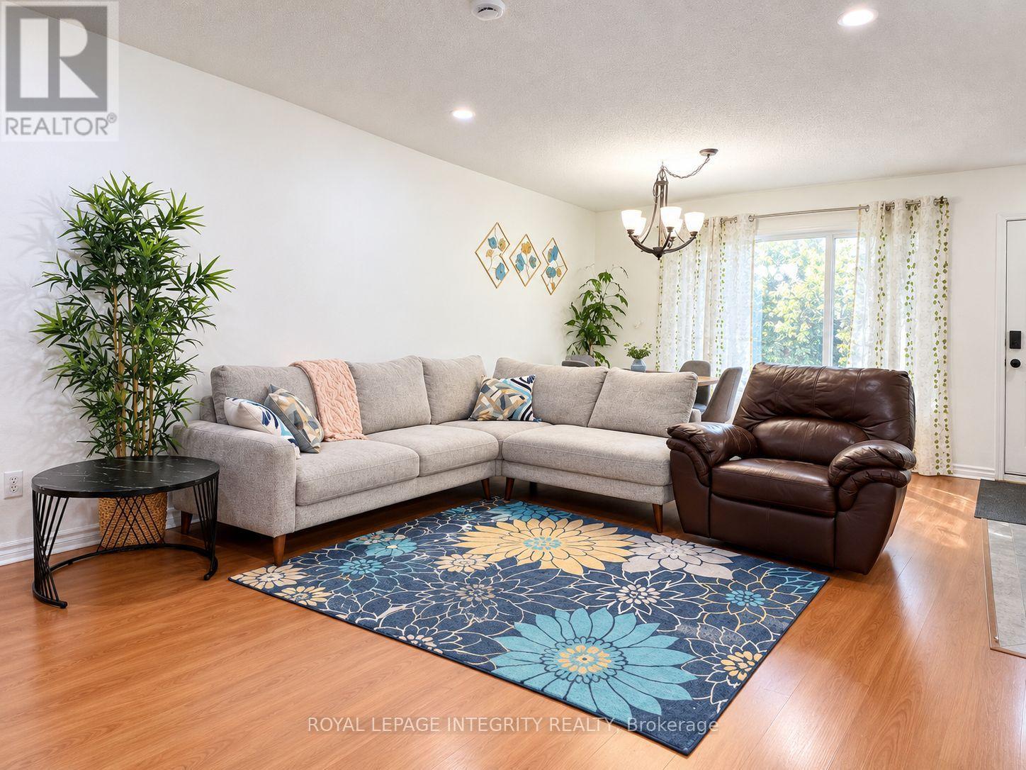 Upper Unit - 58 Binscarth Crescent, Ottawa, Ontario K2L 1S1 - Photo 5 - X14118854