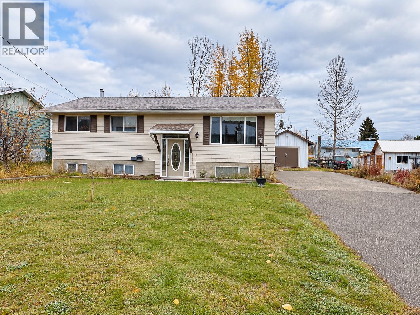 41 Chapman Street, Granisle, British Columbia  V0J 1W0 - Photo 2 - R3178667