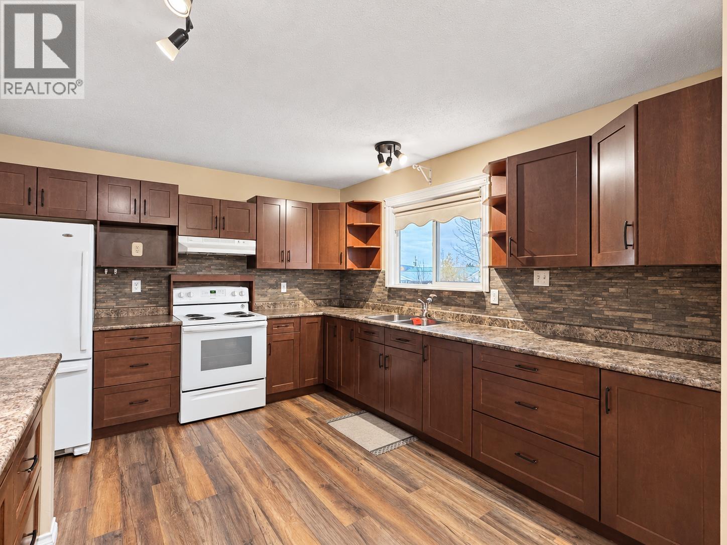 41 Chapman Street, Granisle, British Columbia  V0J 1W0 - Photo 5 - R3178667