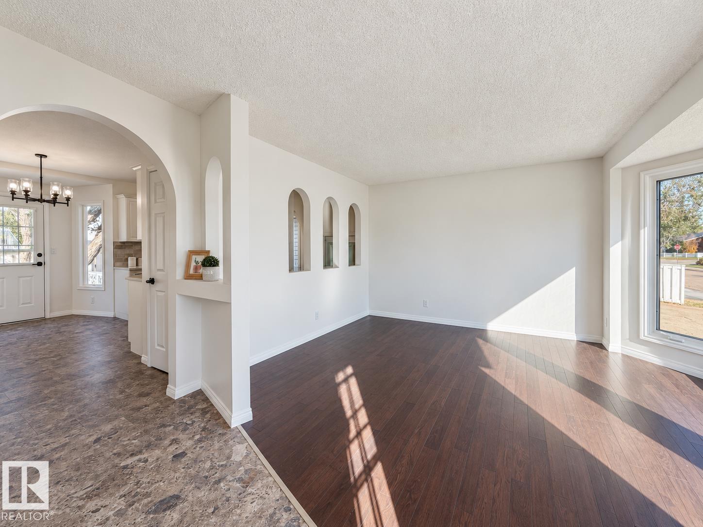 15024 22 St NW, Edmonton, Alberta  T5Y 2A1 - Photo 6 - E4514353