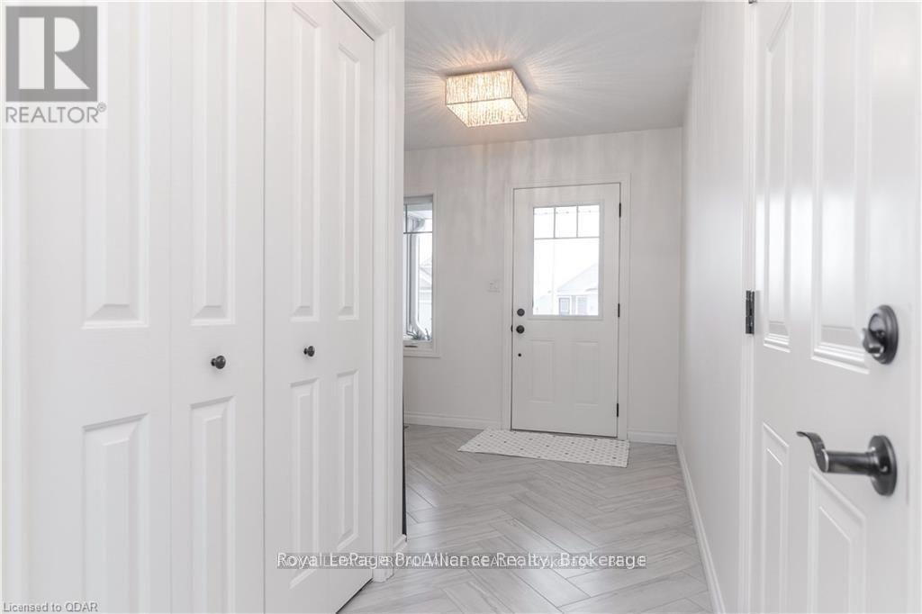 31 Chinook Street, Belleville (Belleville Ward), Ontario  K8P 0C6 - Photo 3 - X14118874