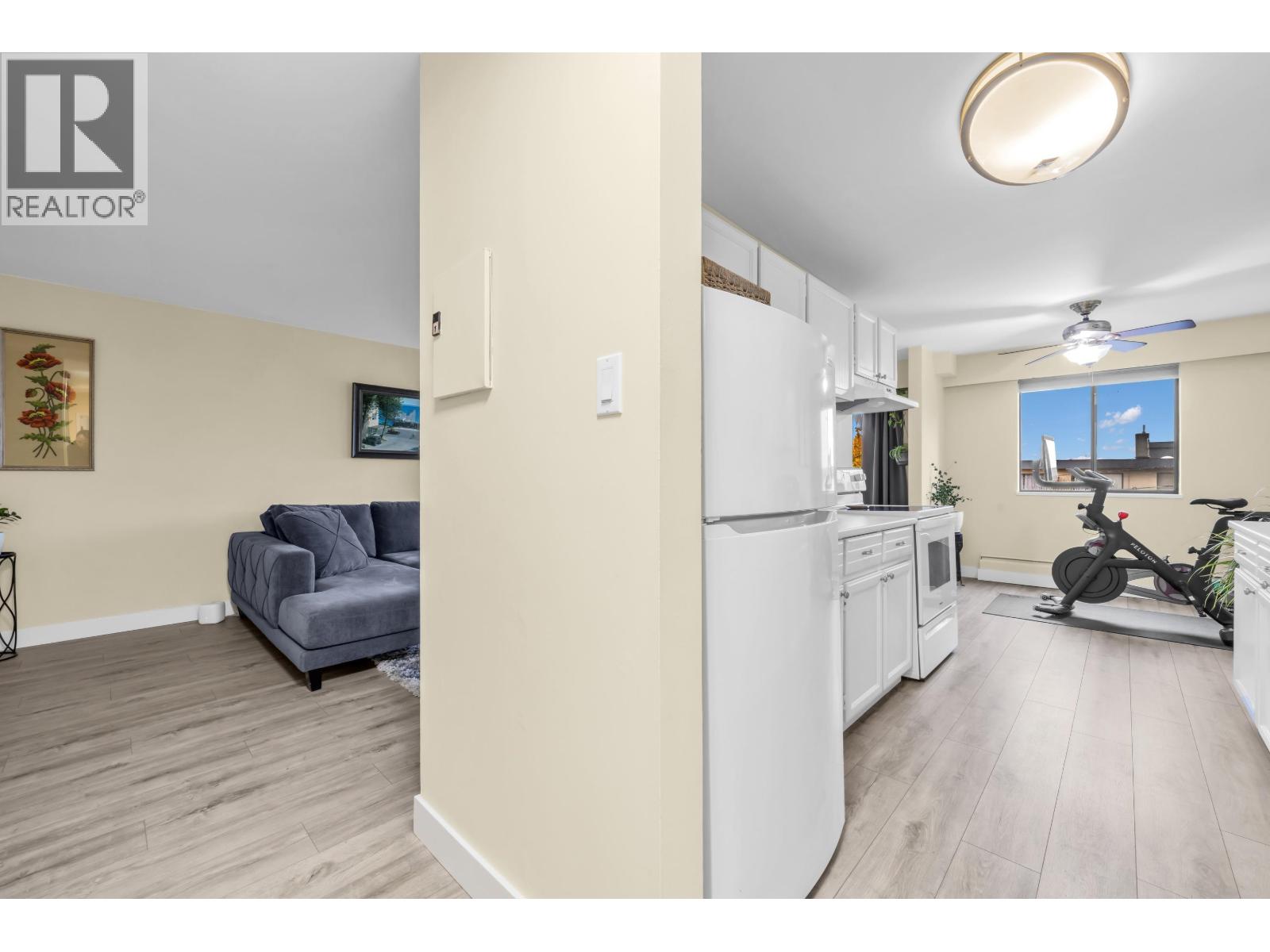 203 515 Eleventh Street, New Westminster, British Columbia  V3M 4G4 - Photo 2 - R3178661