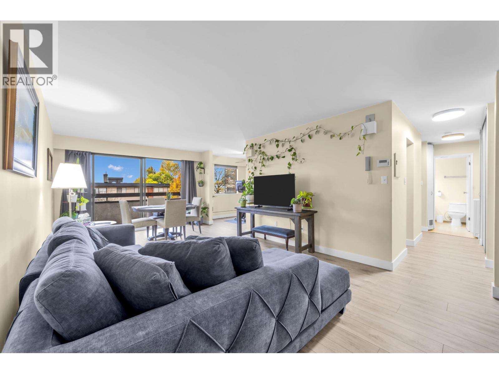 203 515 Eleventh Street, New Westminster, British Columbia  V3M 4G4 - Photo 3 - R3178661