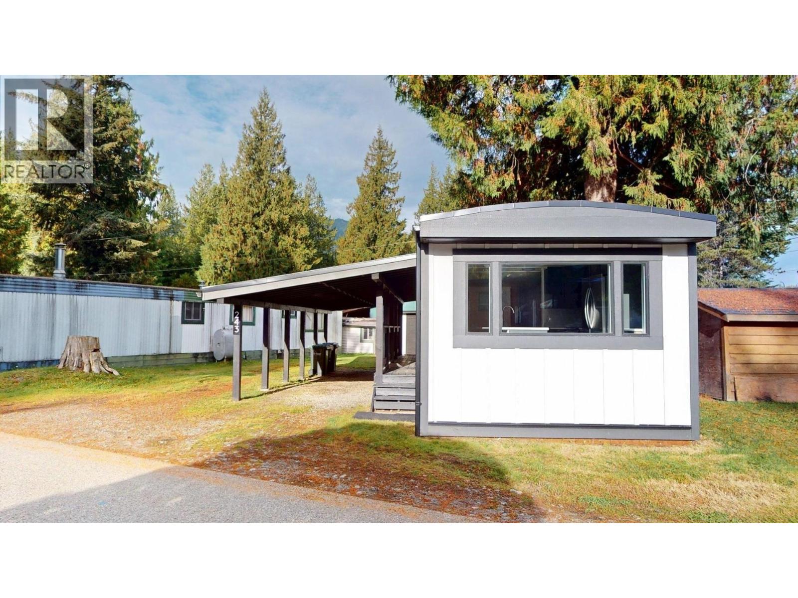 243 1830 Mamquam Road, Squamish, British Columbia  V0N 1T0 - Photo 2 - R3178668
