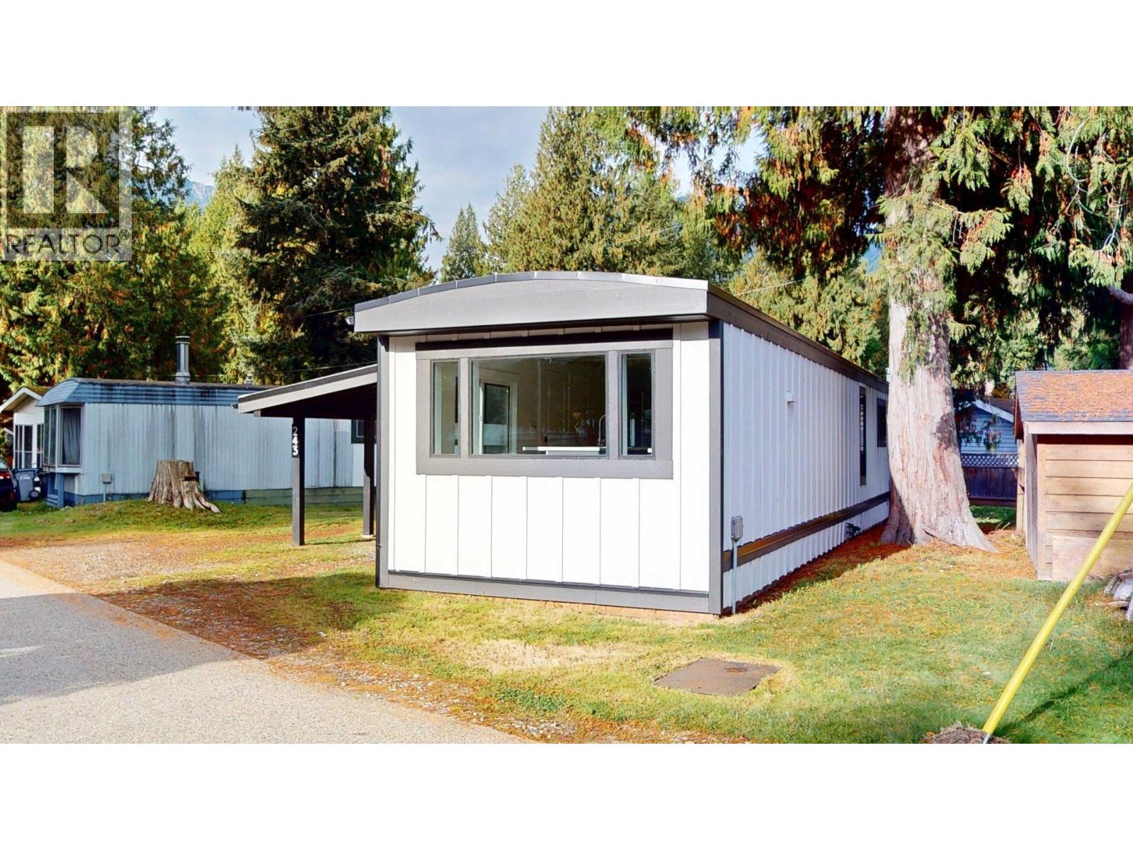 243 1830 Mamquam Road, Squamish, British Columbia  V0N 1T0 - Photo 3 - R3178668