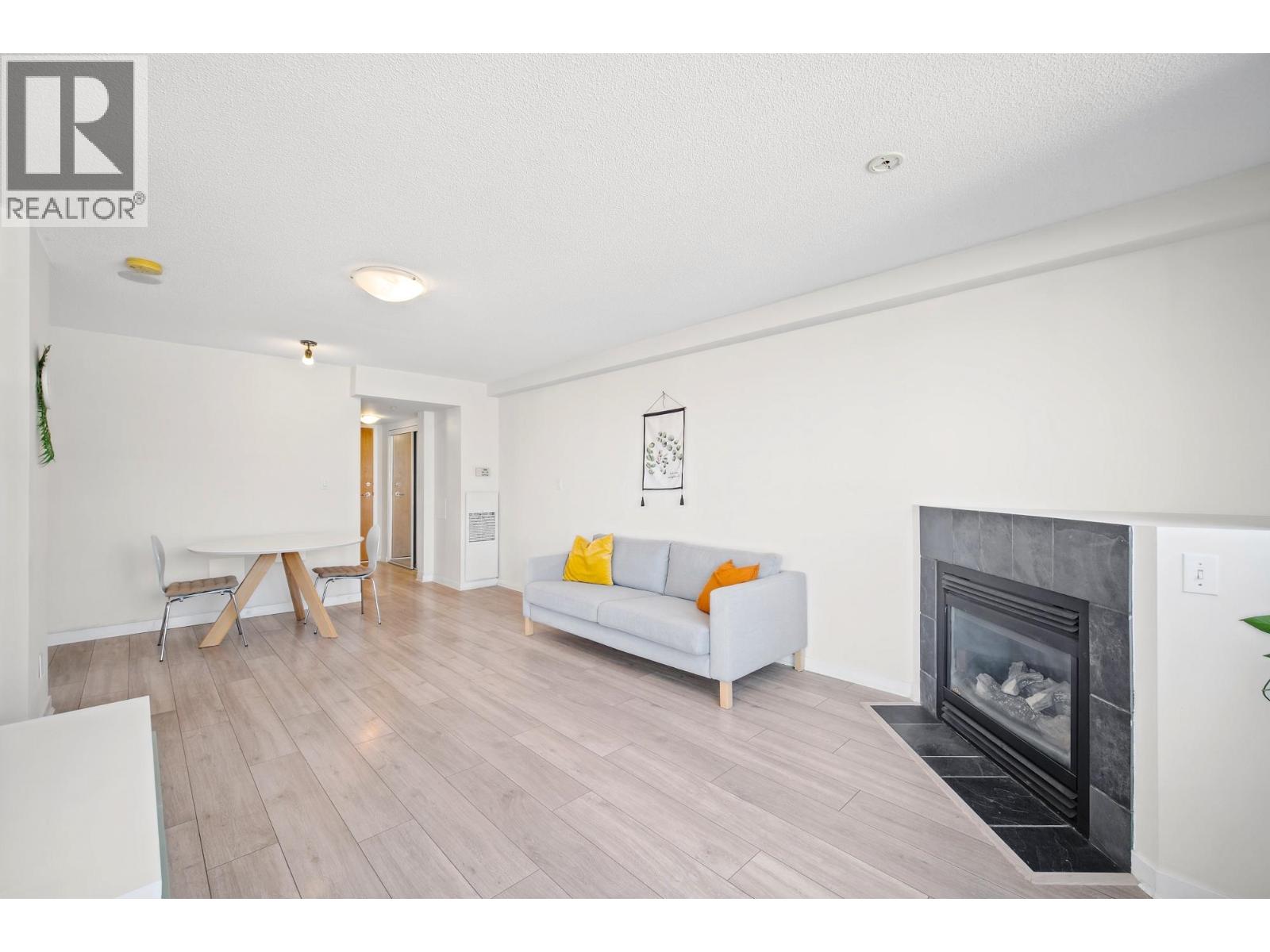 110x 63 Keefer Place, Vancouver, British Columbia  V6B 6N6 - Photo 2 - R3178663