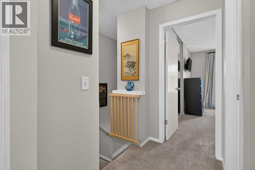 223 Elgin Point SE