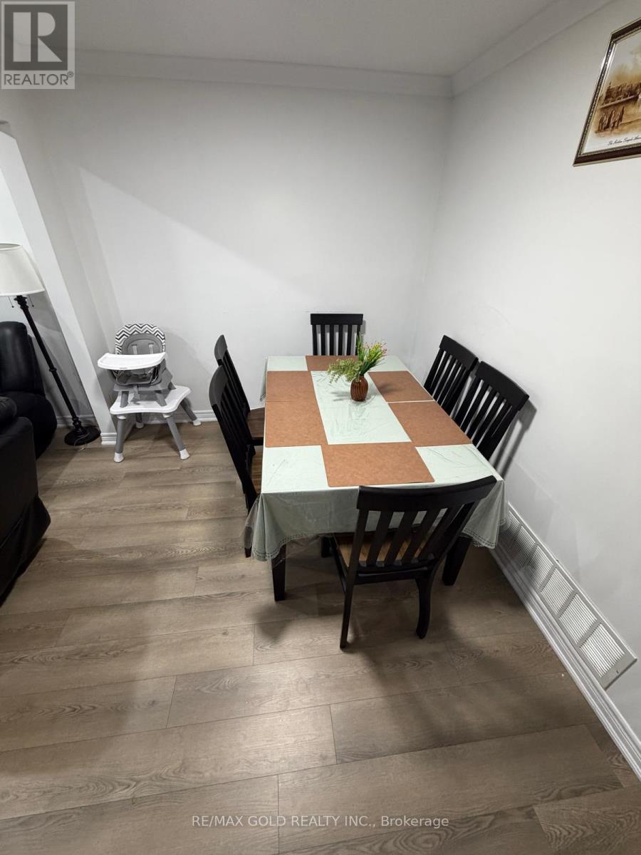 210 Harold Street, Brampton, Ontario  L6Y 2G2 - Photo 4 - W14118524