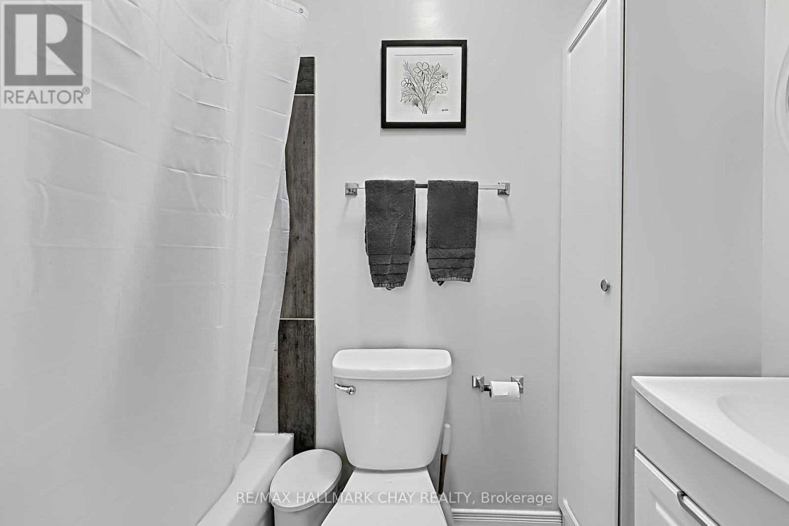 84 Burton Avenue, Barrie, Ontario  L4N 2R6 - Photo 9 - S14118712